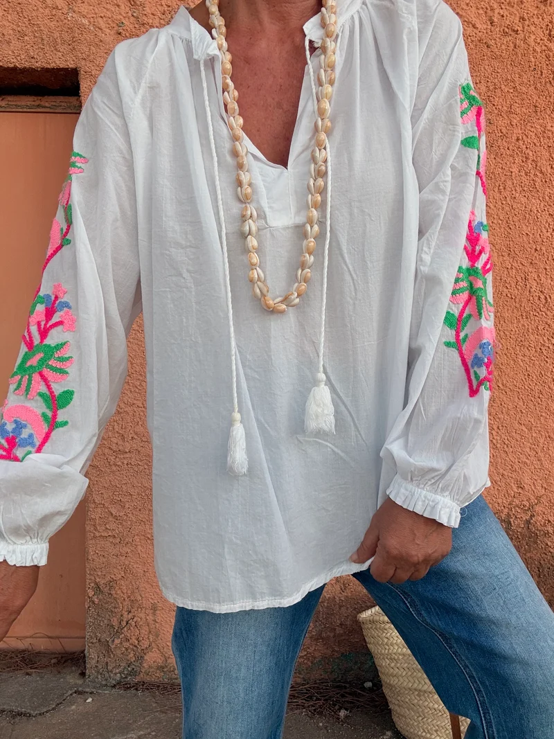 BLUSA BORDADOS
