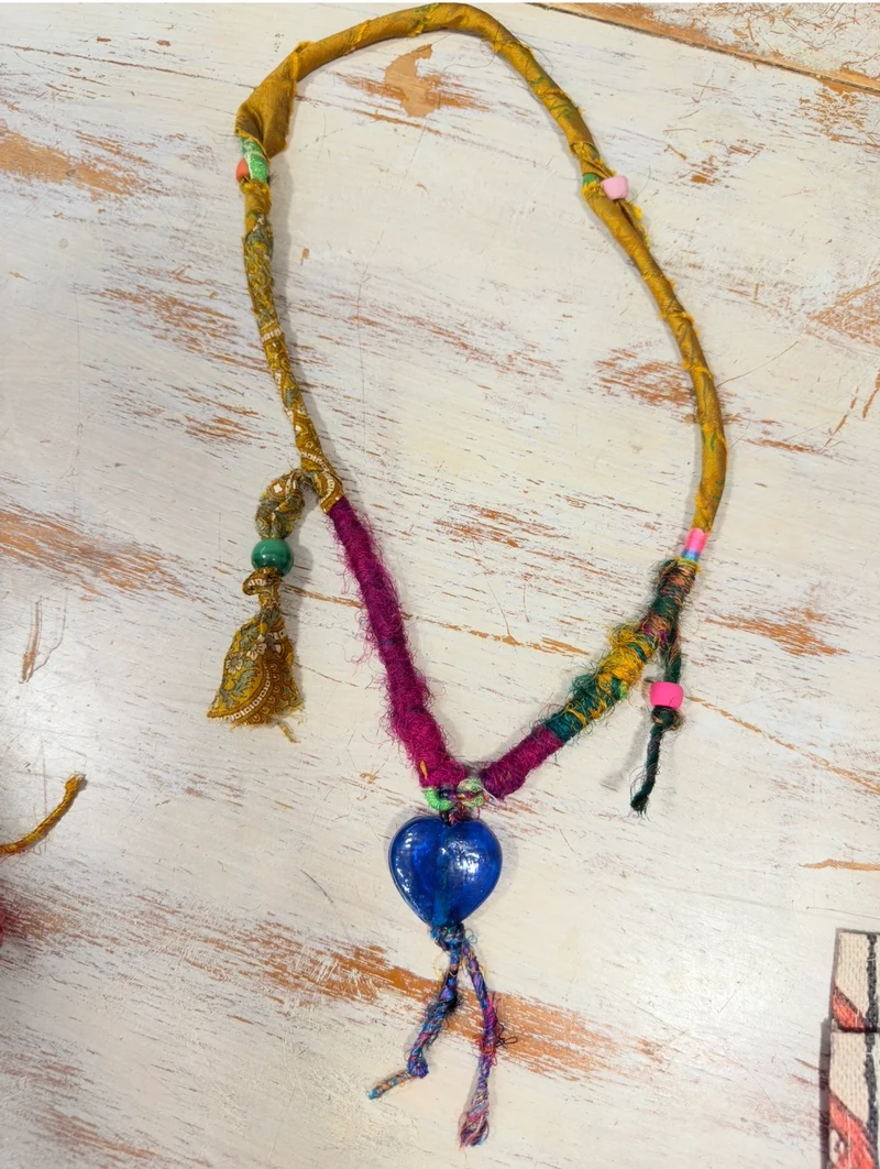 COLLAR SEDA CUORE