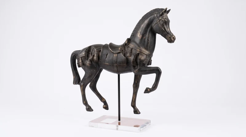 CABALLO MAGNUS ESCULTURA EN SOPORTE DE RESINA Y ACRILICO