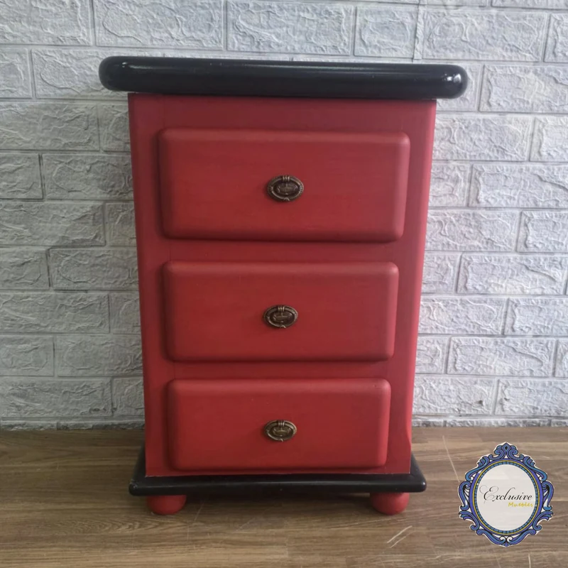 Mesita Renovada en rojo con pátina negra y encimera en negro brillante