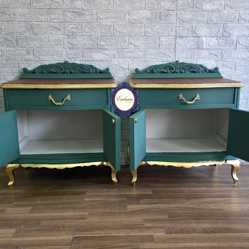 Pareja de Mesitas de Noche Restauradas | Verde con detalles en pan de oro