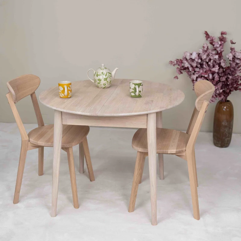 Set Escandi 3 solid wood table and two ISKU chairs
