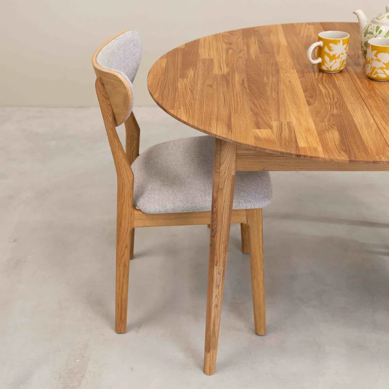 Escandi 5 round extendable dining table in solid oak | NordicStory