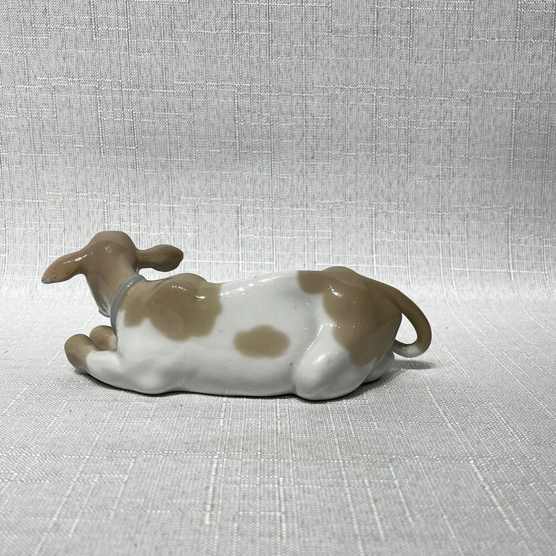 Figura vaca porcelana acabado brillante Lladró 'Ternero en reposo'