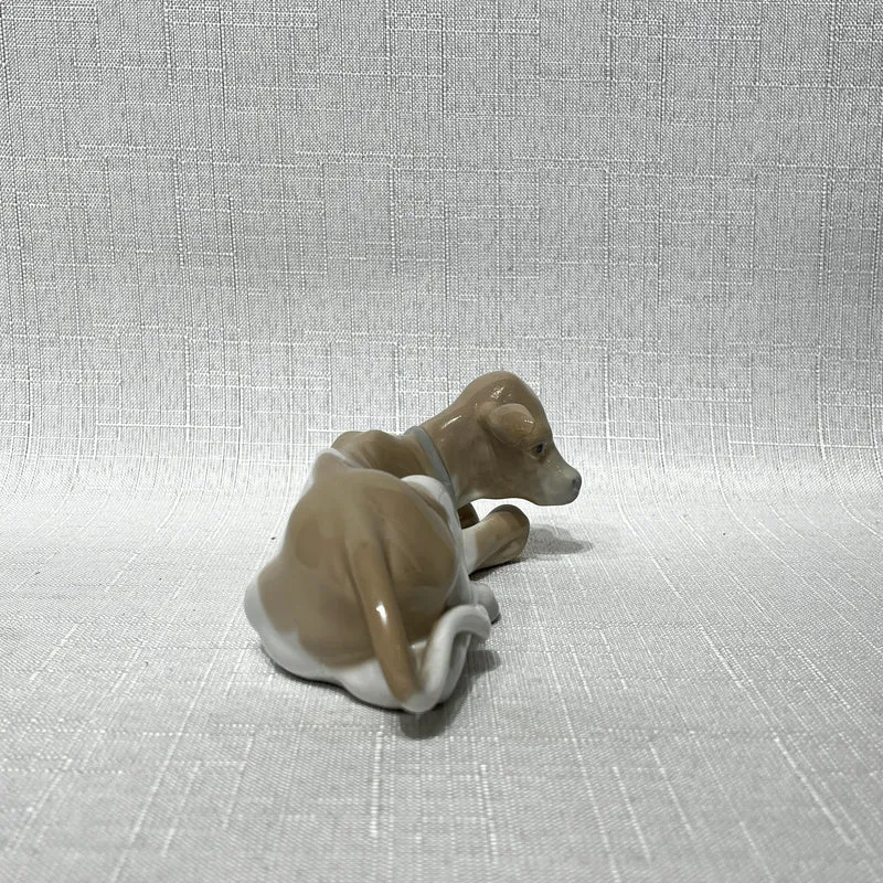 Figura vaca porcelana acabado brillante Lladró 'Ternero en reposo'
