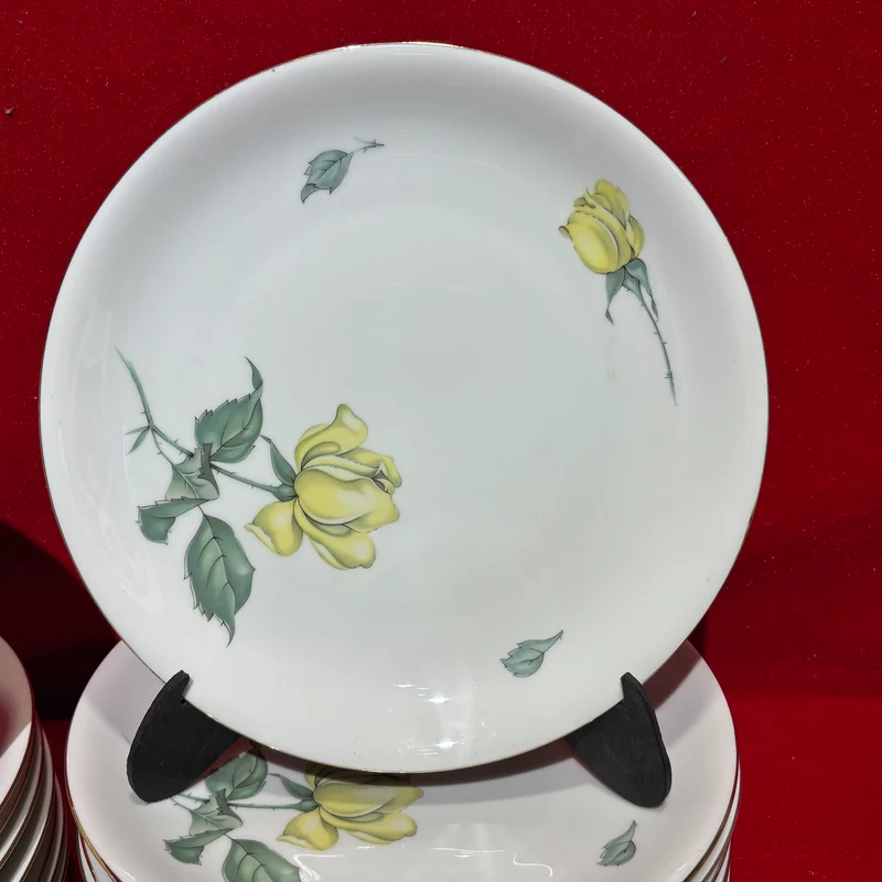 Juego de porcelana para 10 personas con borde dorado Krister Germany KPM ´Flores amarillas`