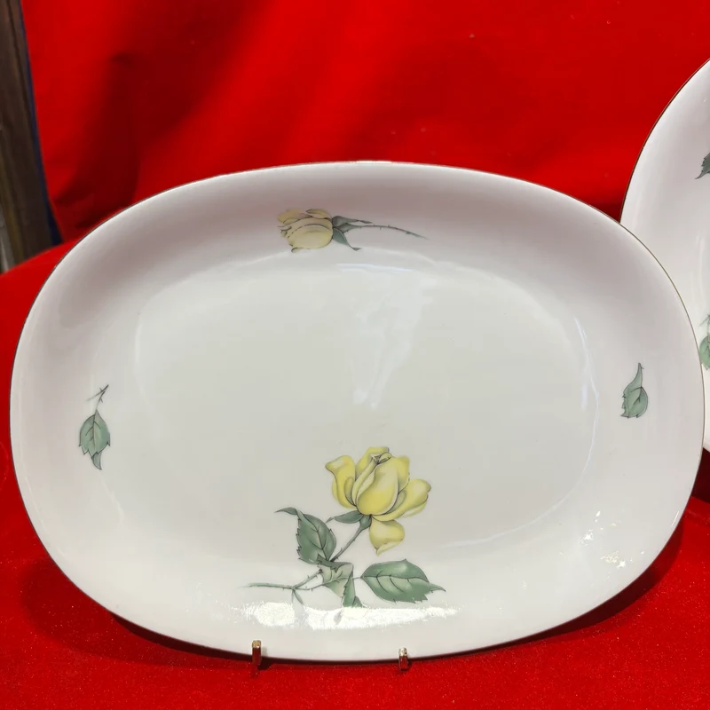 Juego de porcelana para 10 personas con borde dorado Krister Germany KPM ´Flores amarillas`