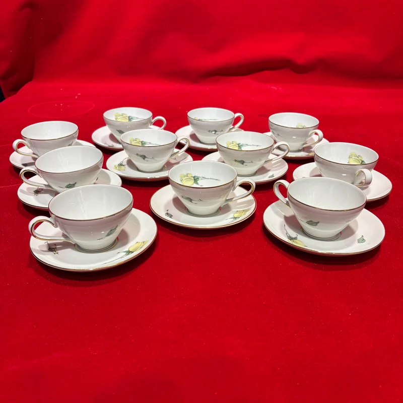 Juego de porcelana para 10 personas con borde dorado Krister Germany KPM ´Flores amarillas`