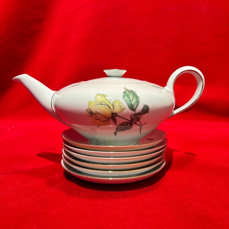 Juego de porcelana para 10 personas con borde dorado Krister Germany KPM ´Flores amarillas`