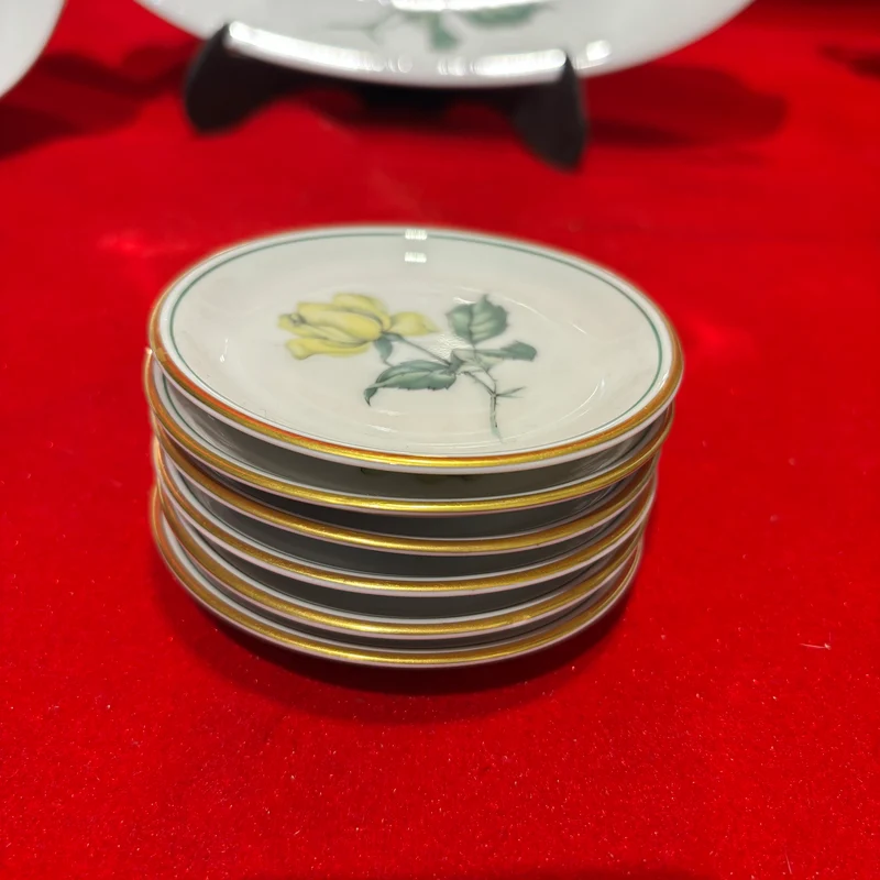 Juego de porcelana para 10 personas con borde dorado Krister Germany KPM ´Flores amarillas`
