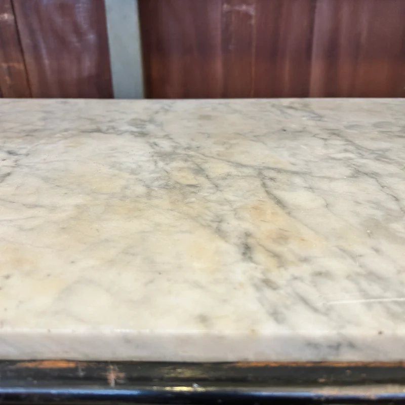 Mueble Bahut estilo Napoleón III con placa de porcelana pintada y bronces dorados