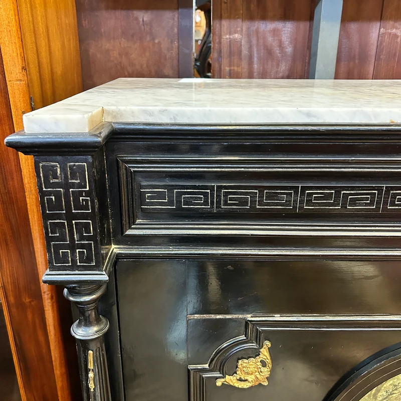 Mueble Bahut estilo Napoleón III con placa de porcelana pintada y bronces dorados