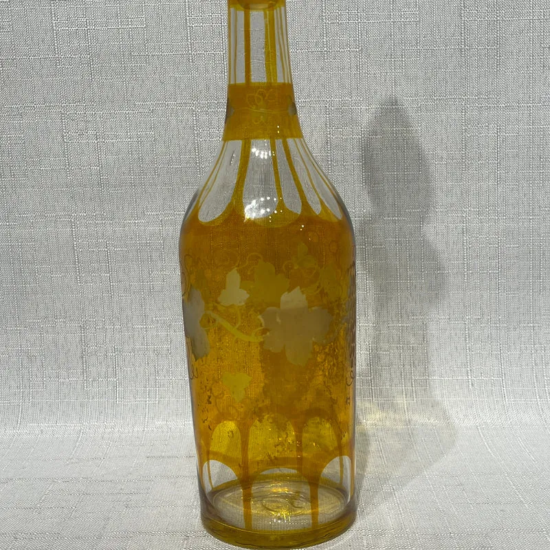 Botella francesa de vidrio tallado en ácido diseño de vid y racimos de uva