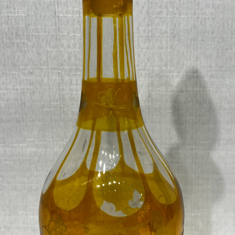 Botella francesa de vidrio tallado en ácido diseño de vid y racimos de uva