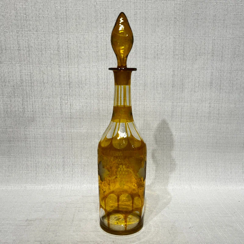 Botella francesa de vidrio tallado en ácido diseño de vid y racimos de uva