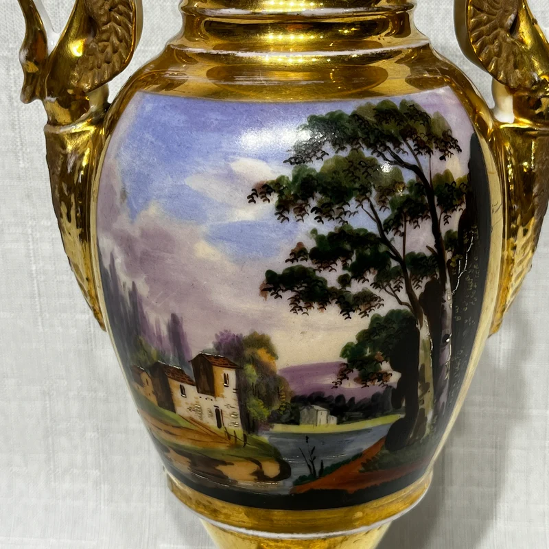 Ánfora francesa decorativa de porcelana pintada a mano con escenas pastorales