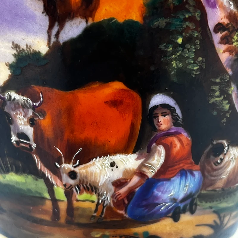 Ánfora francesa decorativa de porcelana pintada a mano con escenas pastorales