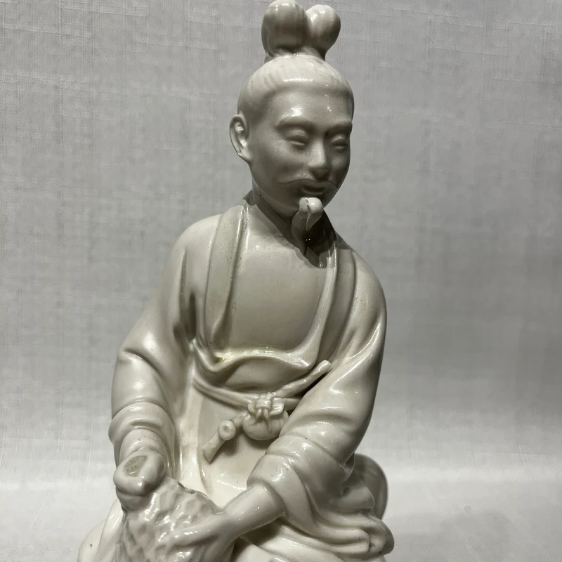 Figura de porcelana blanc de chine 'Inmortal taoísta sentado sobre roca'