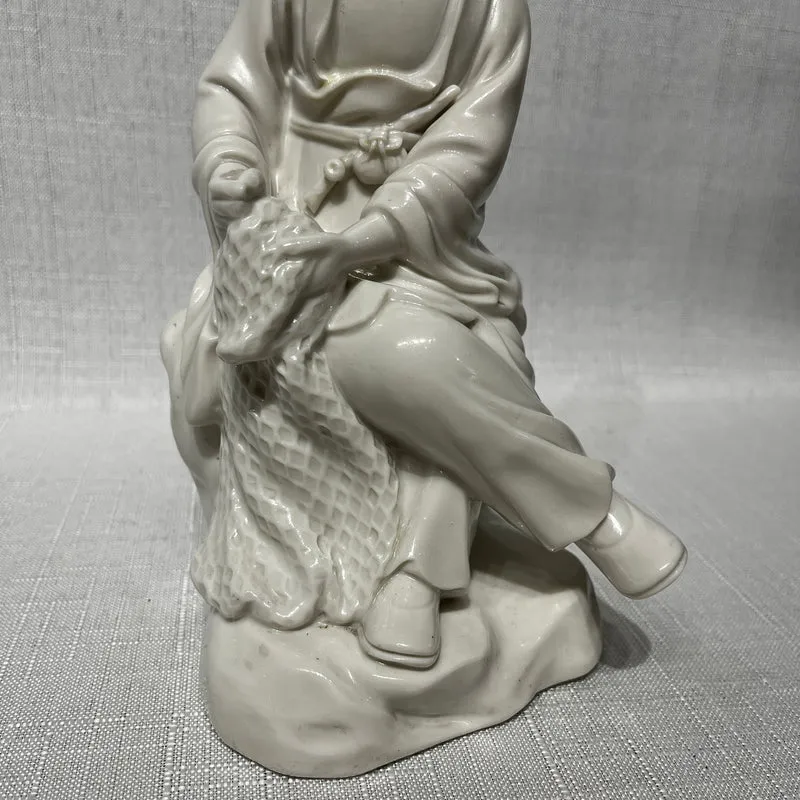Figura de porcelana blanc de chine 'Inmortal taoísta sentado sobre roca'