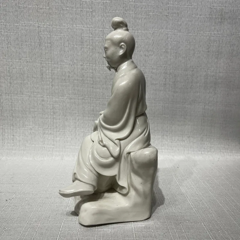 Figura de porcelana blanc de chine 'Inmortal taoísta sentado sobre roca'