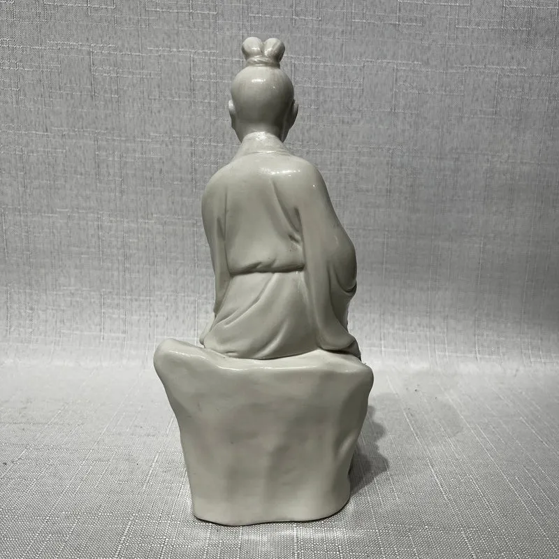 Figura de porcelana blanc de chine 'Inmortal taoísta sentado sobre roca'