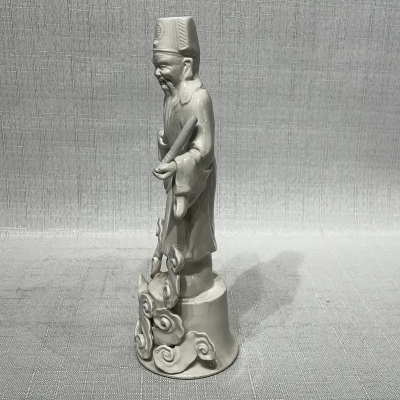 Figura de porcelana blanc de chine- Sabio inmortal taoísta sobre base de nubes