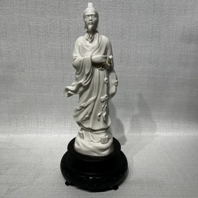Figura de porcelana blanc de chine 'Inmortal taoísta de pie con peana'
