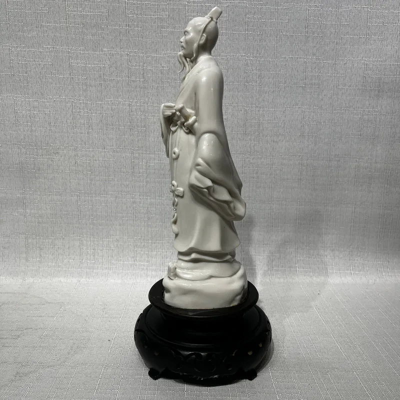 Figura de porcelana blanc de chine 'Inmortal taoísta de pie con peana'