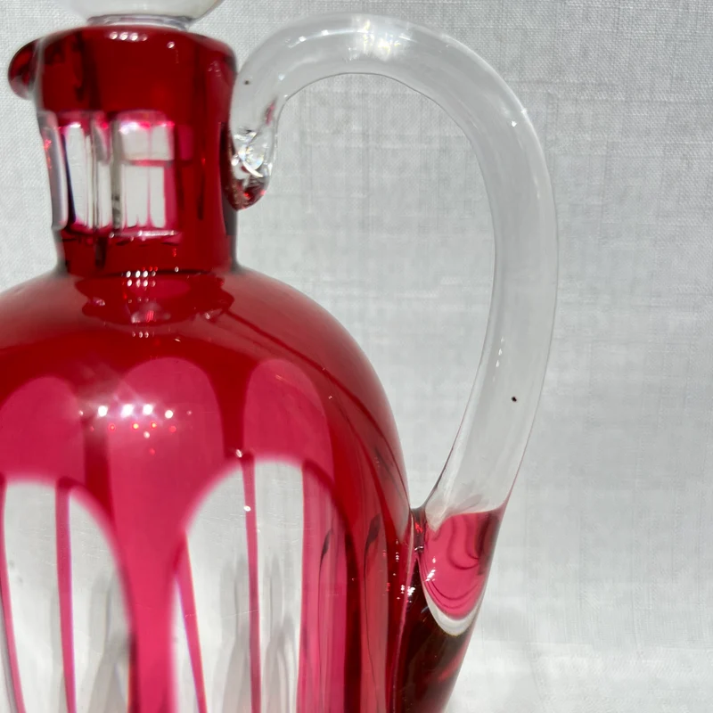 Conjunto de licorera y seis vasitos bordeaux de Cristal Nancy (1921-1934)