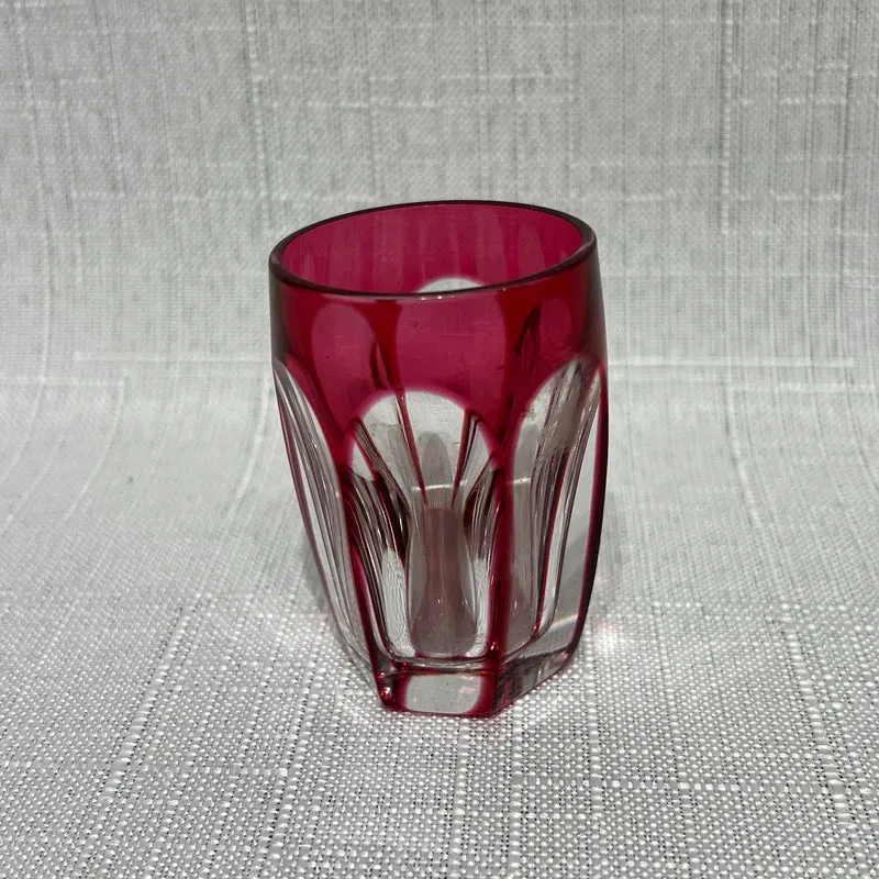 Conjunto de licorera y seis vasitos bordeaux de Cristal Nancy (1921-1934)