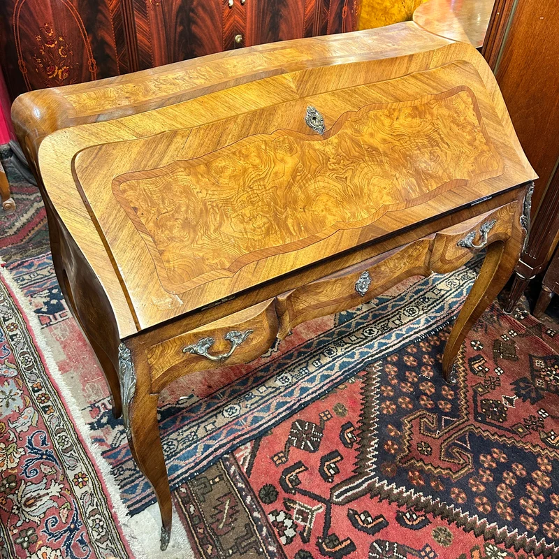 Secretaire francés en nogal estilo Luis XV fines s.XIX