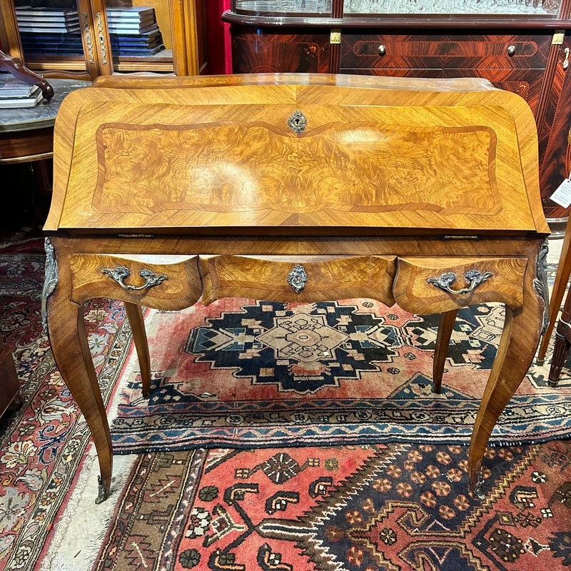 Secretaire francés en nogal estilo Luis XV fines s.XIX