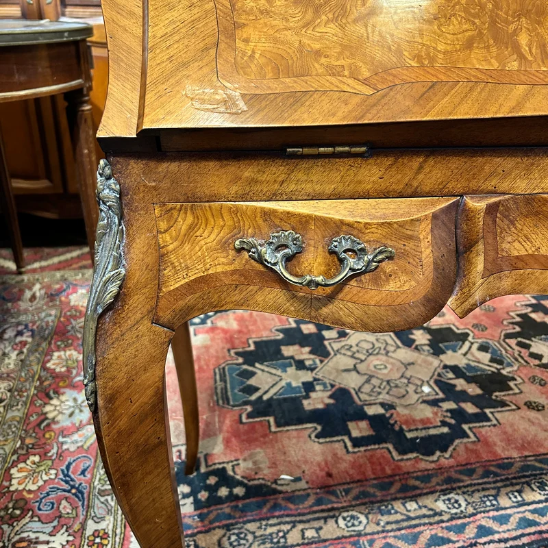 Secretaire francés en nogal estilo Luis XV fines s.XIX