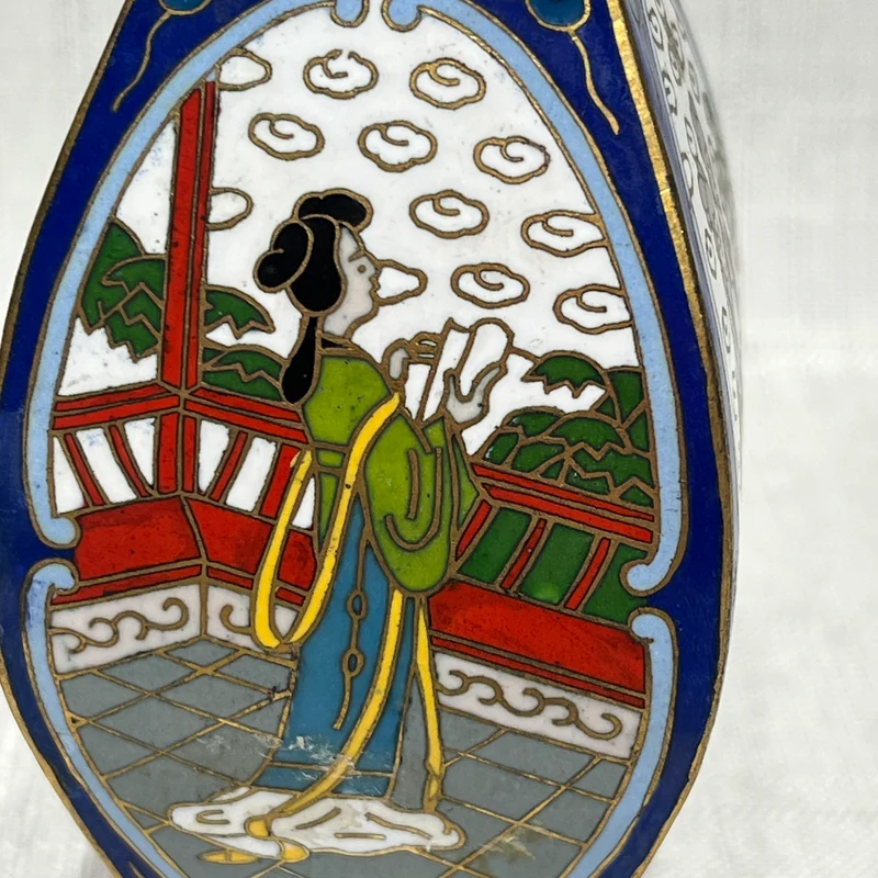 Pareja de violeteros chinos cloissoné miniatura 'Escenas con geishas'