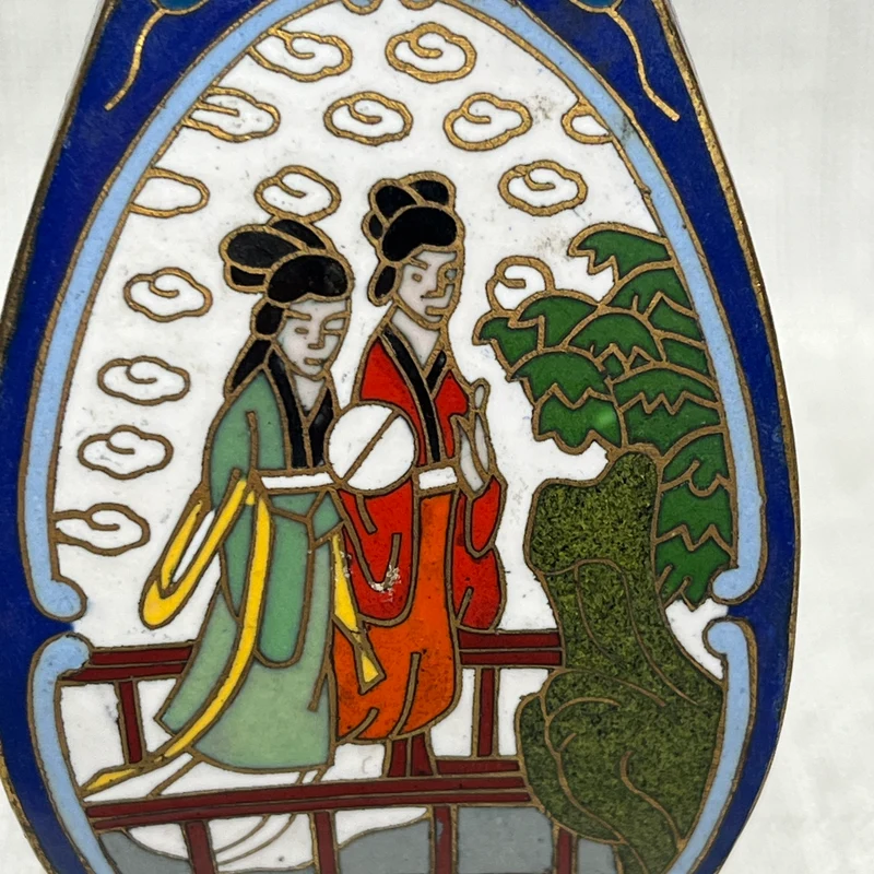 Pareja de violeteros chinos cloissoné miniatura 'Escenas con geishas'