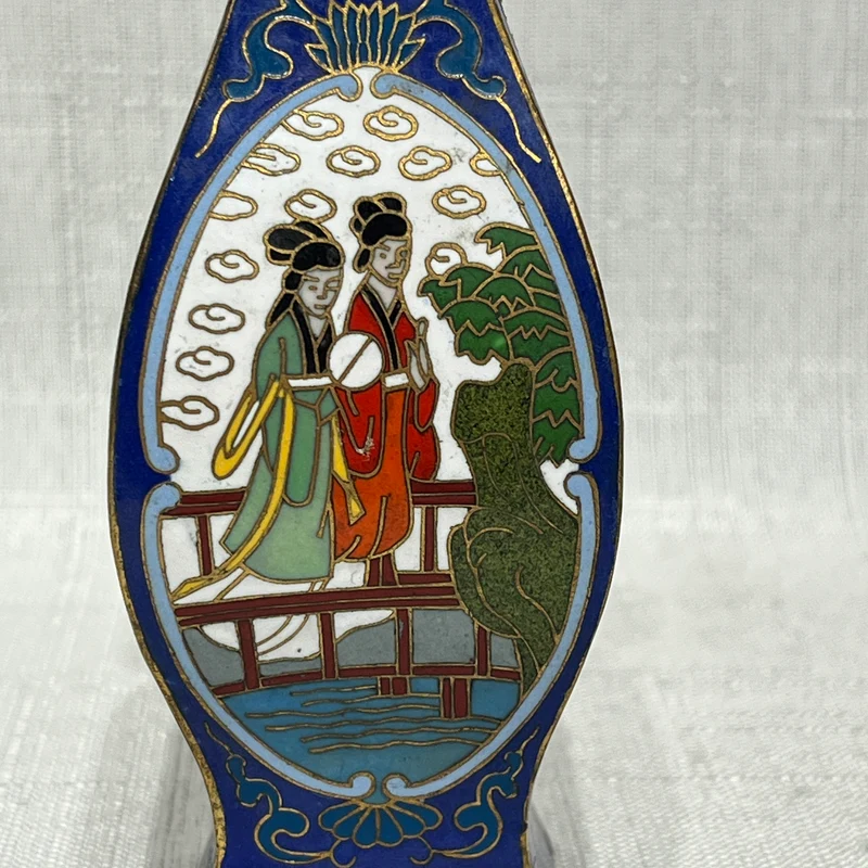 Pareja de violeteros chinos cloissoné miniatura 'Escenas con geishas'