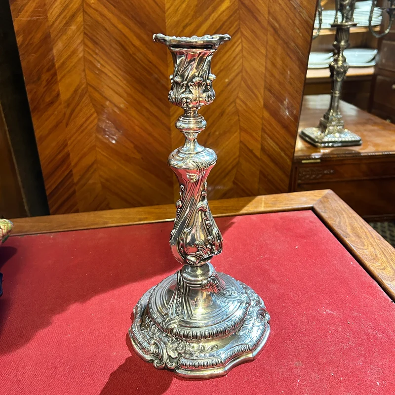 Candelabro de una y cinco luces de plaqué inglés Reed & Barton estilo barroco fines s.XIX