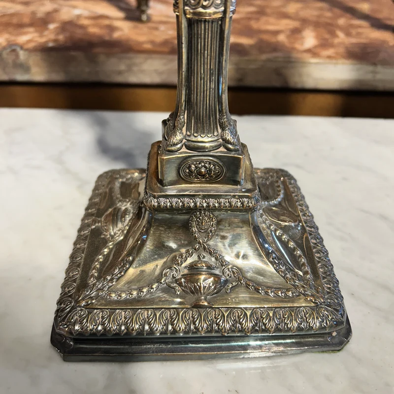 Par de Candelabros franceses de una y tres luces en plaqué estilo Restauración mitad s.XX