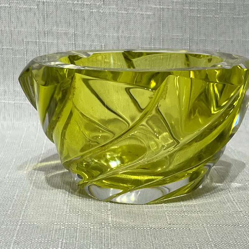 Centro de mesa de cristal amarillo con relieves en espiral Art Deco años 60