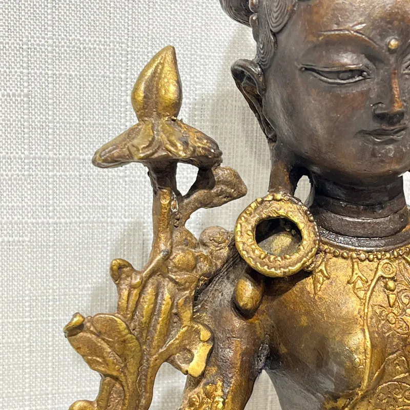 Figura tibetana de Bodhisattva Tara en bronce dorado y café fines s.XIX
