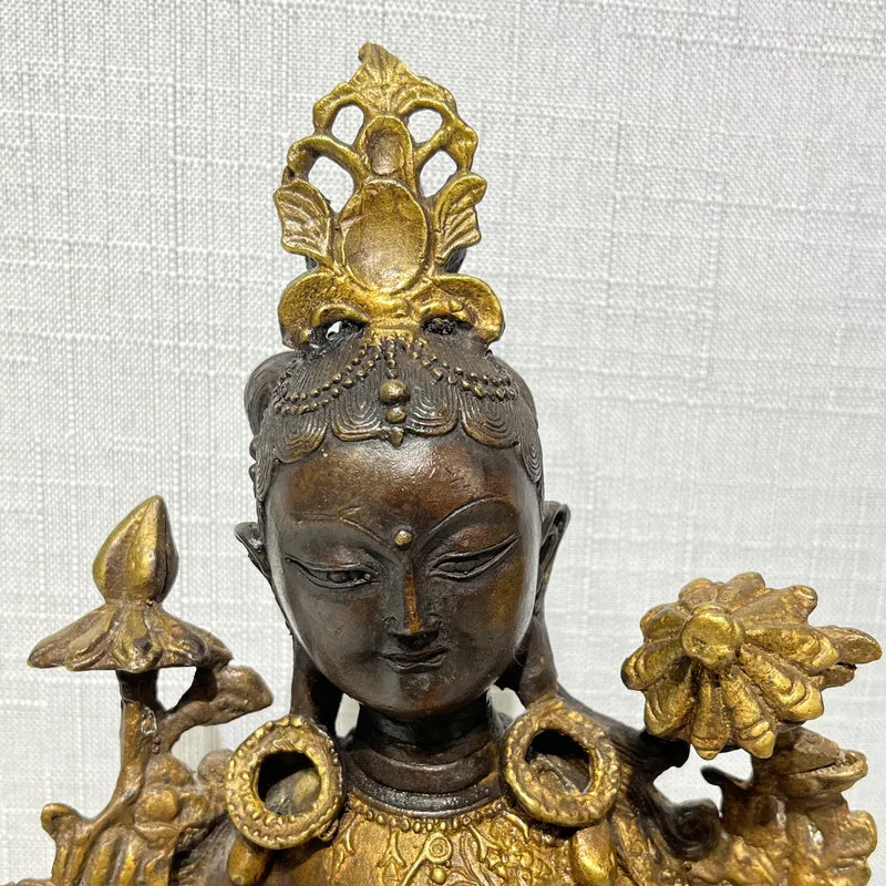 Figura tibetana de Bodhisattva Tara en bronce dorado y café fines s.XIX