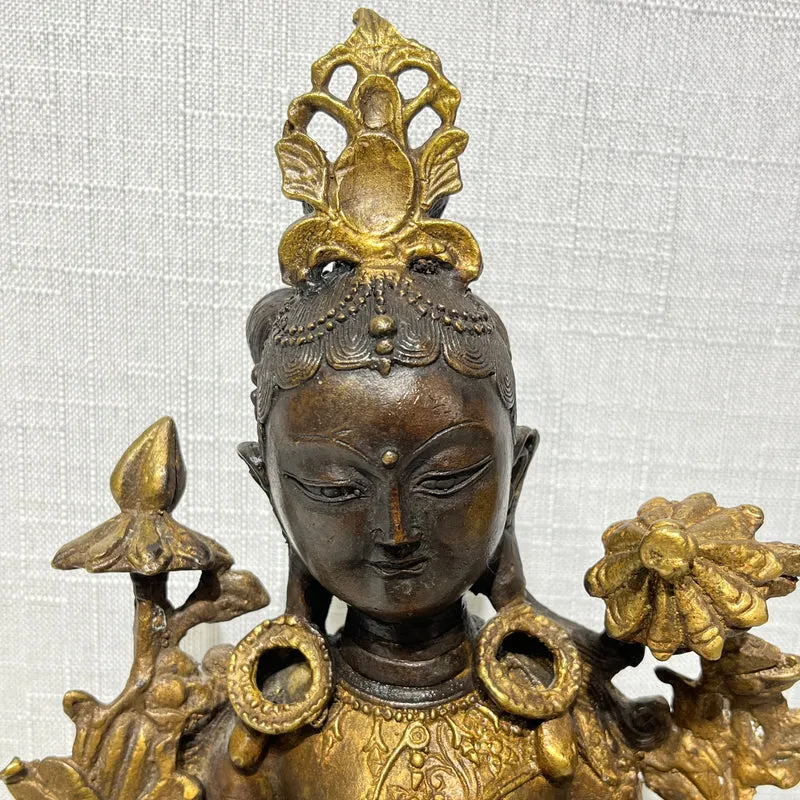 Figura tibetana de Bodhisattva Tara en bronce dorado y café fines s.XIX