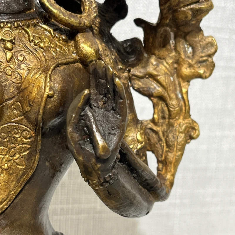Figura tibetana de Bodhisattva Tara en bronce dorado y café fines s.XIX
