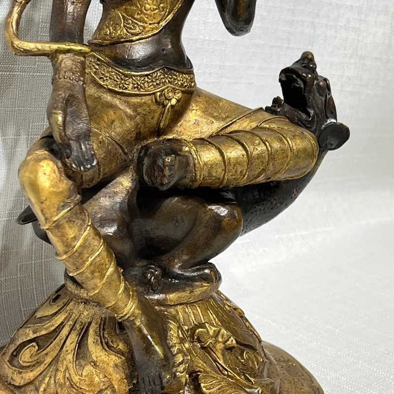 Figura tibetana de Bodhisattva Tara en bronce dorado y café fines s.XIX