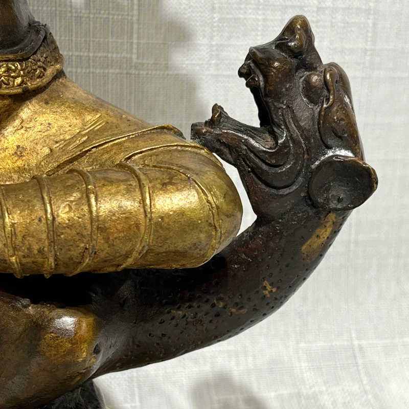 Figura tibetana de Bodhisattva Tara en bronce dorado y café fines s.XIX