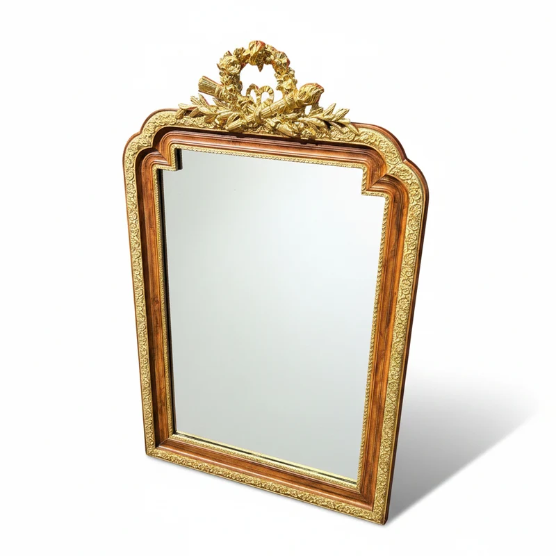 Espejo francés en madera y estuco dorado, decoración trofeos y guirnaldas estilo Luis XVI