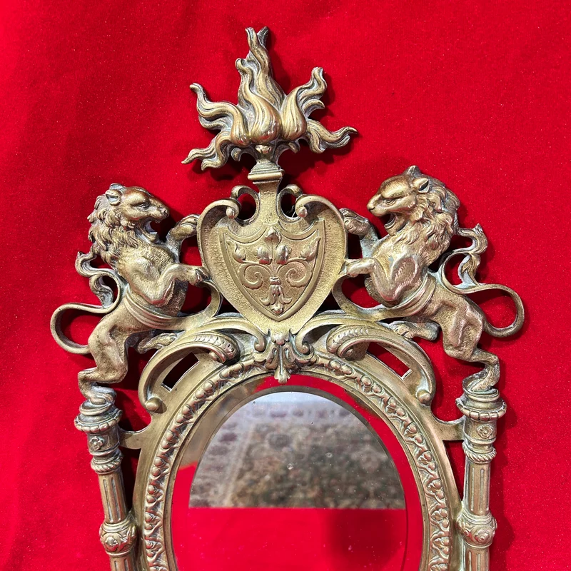 Espejo francés en bronce con decoración heráldica de leones fin s. XIX