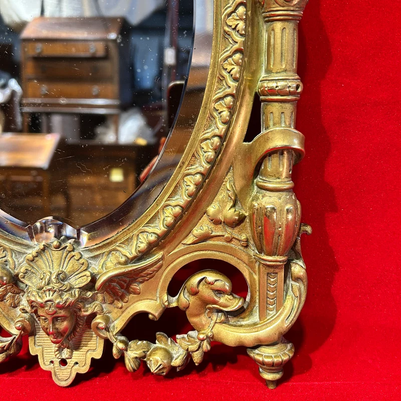 Espejo francés en bronce con decoración heráldica de leones fin s. XIX