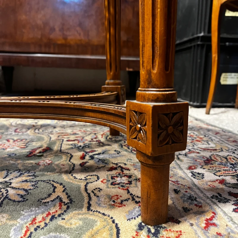 Banqueta de piano en madera natural con rejilla, estilo Luis XVI