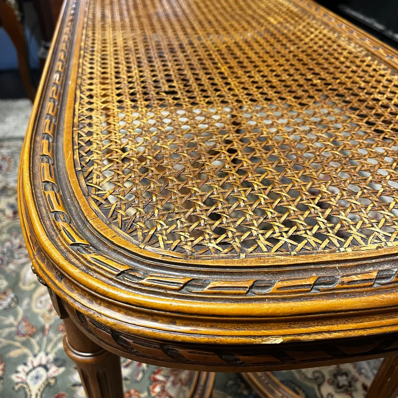 Banqueta de piano en madera natural con rejilla, estilo Luis XVI